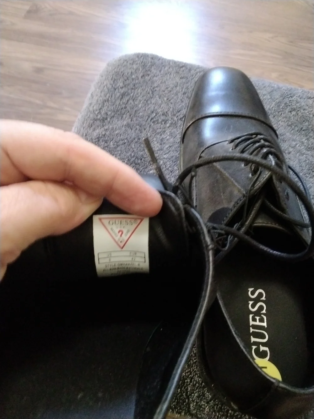 GUESS Black Men’s Cap-Toe Leather Oxfords